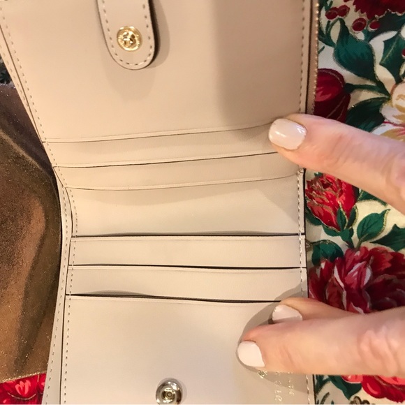 🌟KATE SPADE WALLET NWT 🎉HOST PICK - Picture 3 of 16